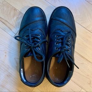 Toms Brogue Boy Black Dress Shoes size 2